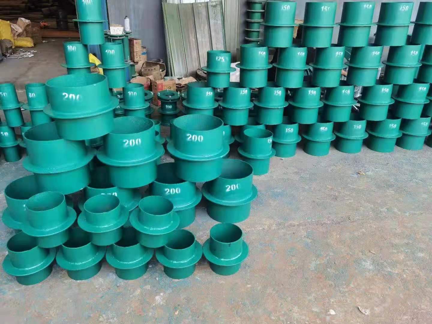 随土建施工一齐安装管道穿混凝土构造的剪力墙基础、穿梁、穿异型